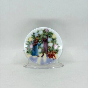 Vtg Hallmark Ornament Collector's Plate #1 1987 "Light Shines at Christmas"
